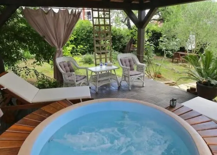 Steinhaus In Strandnaehe Mit Whirlpool By Interhome بيت للعطل *